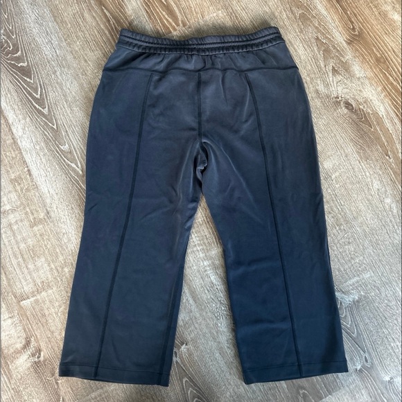 Lululemon wide leg crop size 14 - Picture 2 of 4